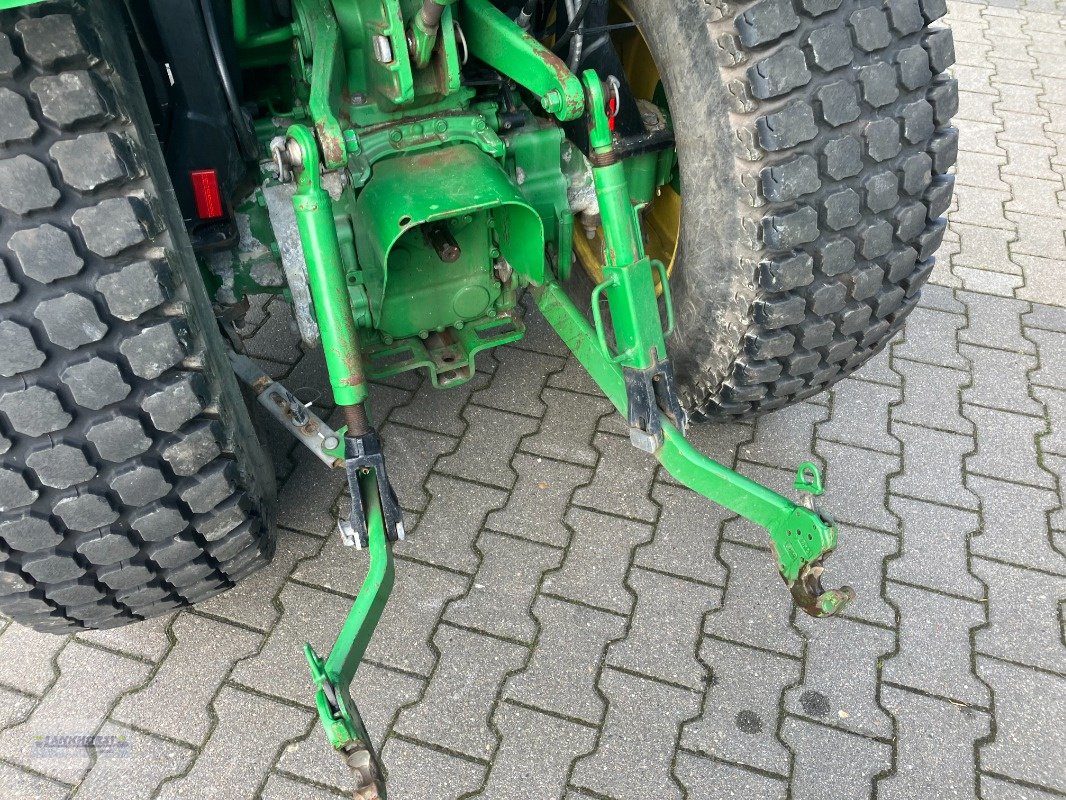 Kommunaltraktor van het type John Deere 3045 R, Gebrauchtmaschine in Aurich (Foto 11)