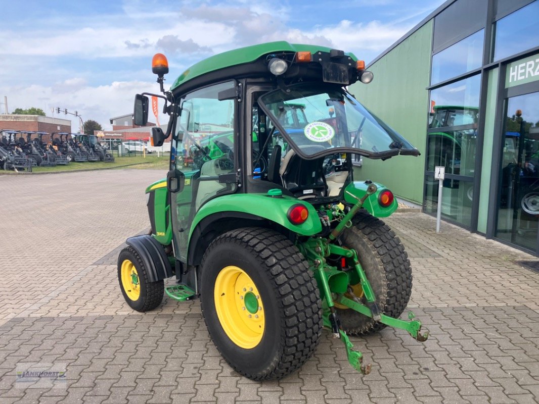 Kommunaltraktor des Typs John Deere 3045 R, Gebrauchtmaschine in Aurich (Bild 3)