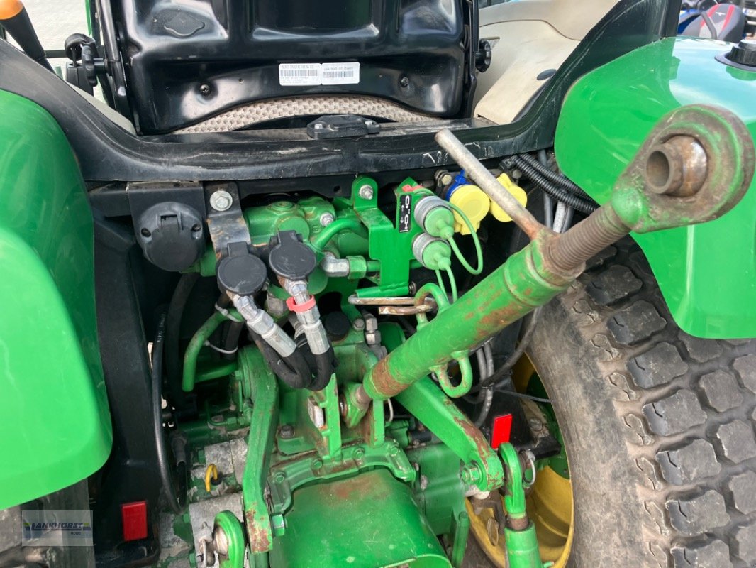 Kommunaltraktor des Typs John Deere 3045 R, Gebrauchtmaschine in Aurich (Bild 12)