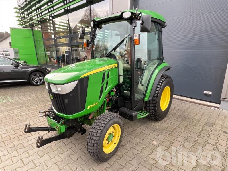 Kommunaltraktor tip John Deere 3045 R, Gebrauchtmaschine in Düsseldorf (Poză 1)