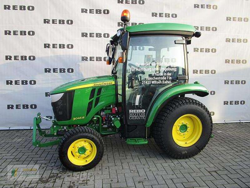 Kommunaltraktor tipa John Deere 3045R, Gebrauchtmaschine u Cloppenburg (Slika 1)