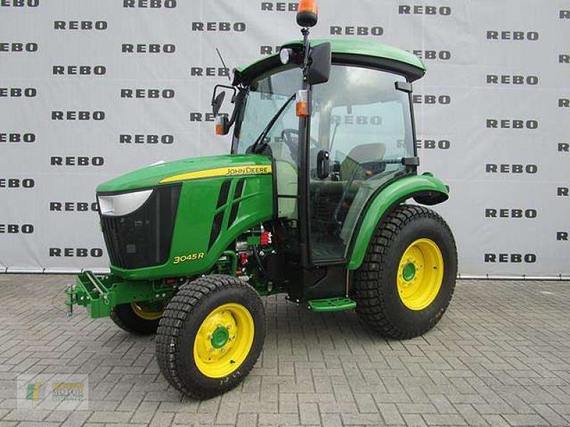 Kommunaltraktor tipa John Deere 3045R, Gebrauchtmaschine u Cloppenburg (Slika 2)