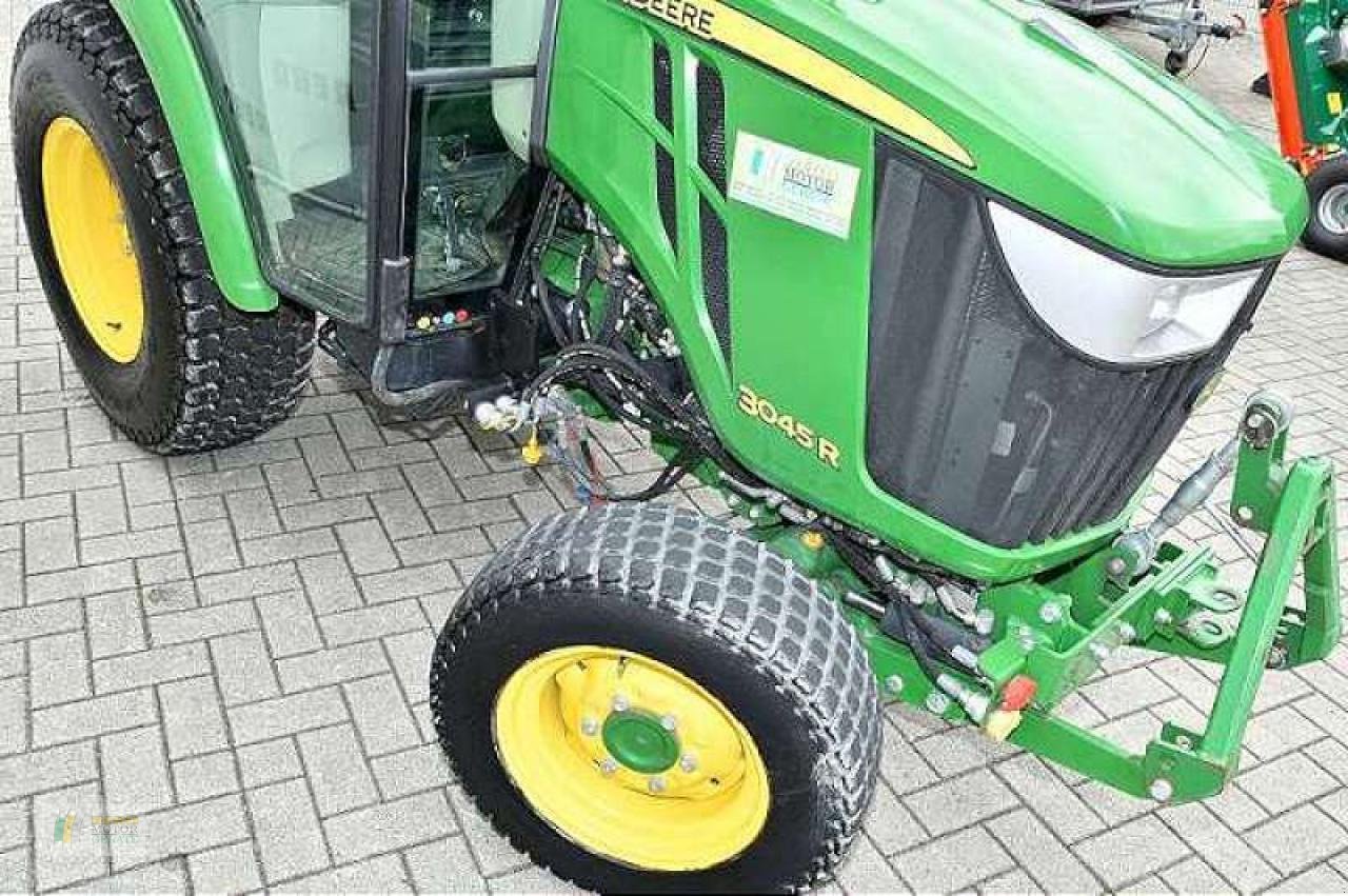 Kommunaltraktor типа John Deere 3045R, Gebrauchtmaschine в Cloppenburg (Фотография 2)