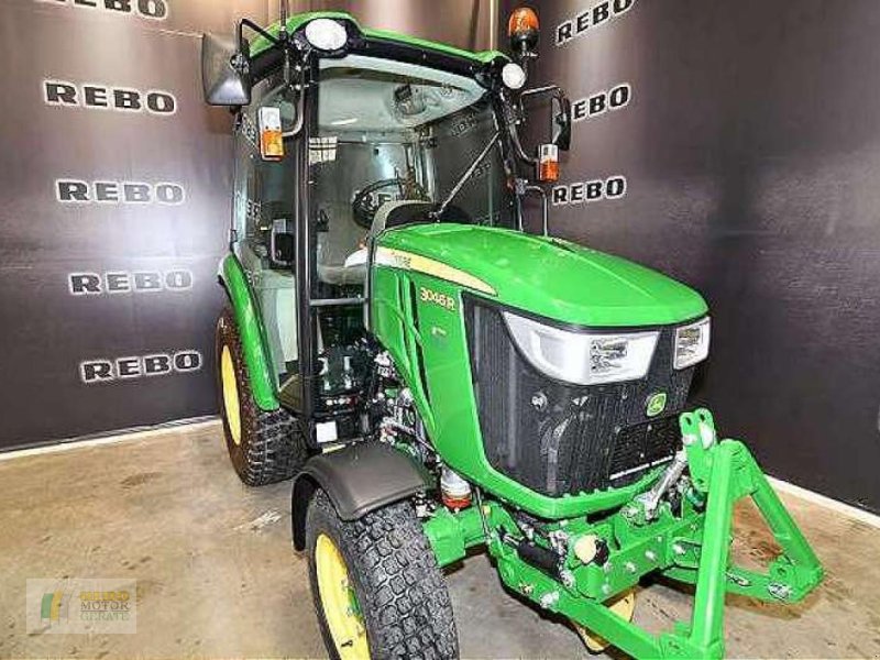 Kommunaltraktor des Typs John Deere 3046R TRAKTOR, Neumaschine in Cloppenburg (Bild 1)