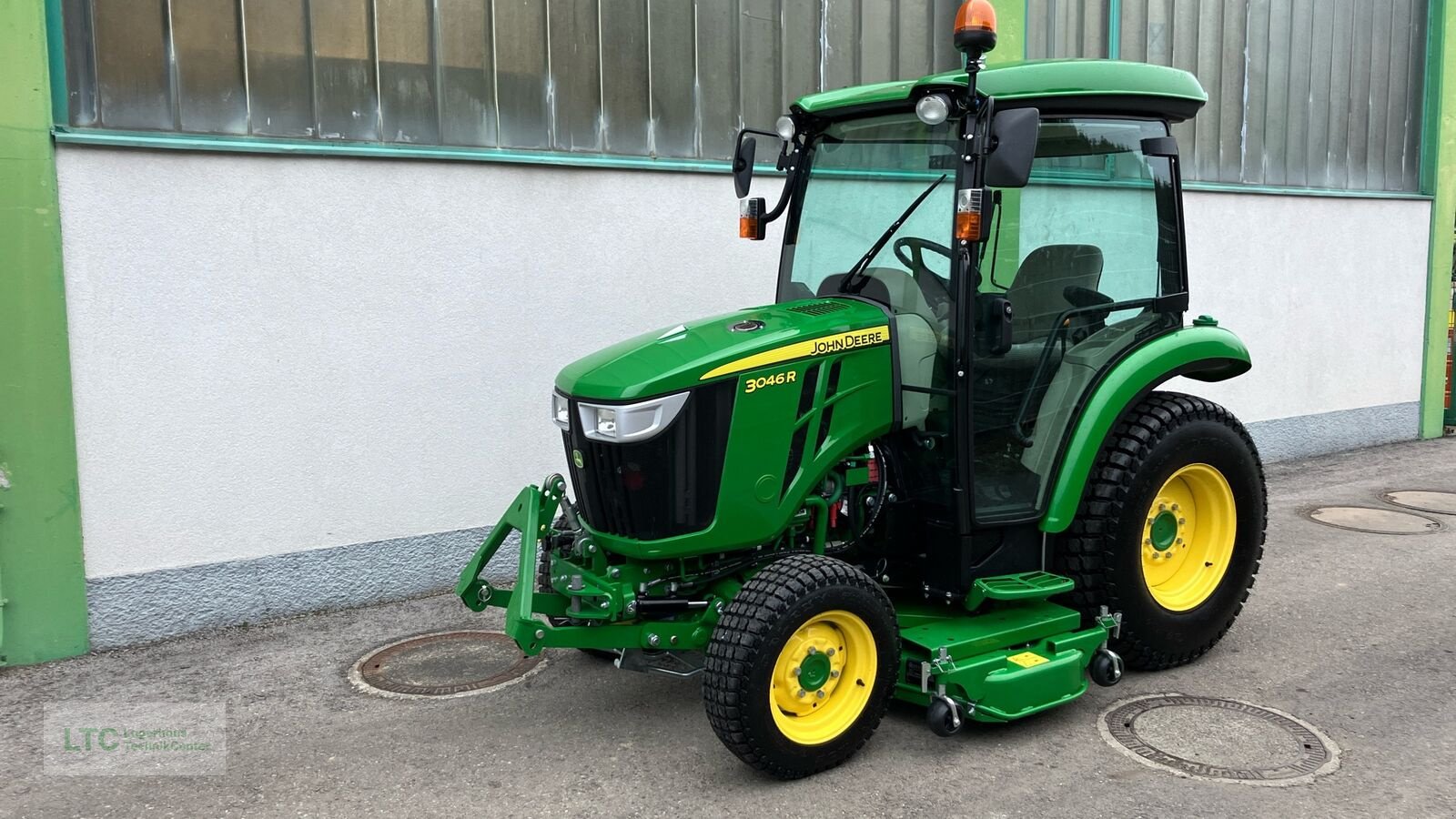 Kommunaltraktor typu John Deere 3046R, Vorführmaschine v Herzogenburg (Obrázek 9)