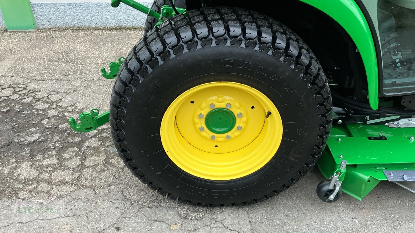 Kommunaltraktor za tip John Deere 3046R, Vorführmaschine u Herzogenburg (Slika 16)