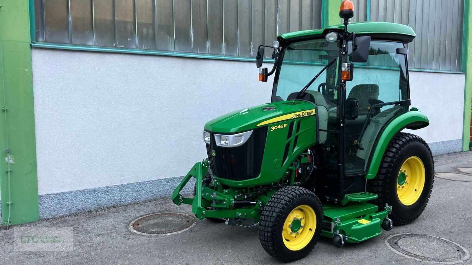 Kommunaltraktor za tip John Deere 3046R, Vorführmaschine u Herzogenburg (Slika 1)