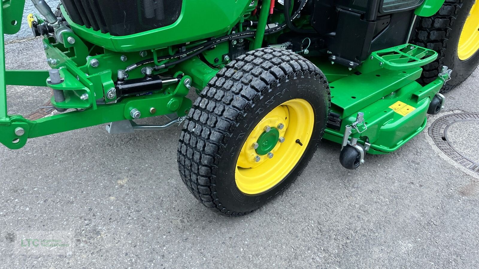 Kommunaltraktor typu John Deere 3046R, Vorführmaschine v Herzogenburg (Obrázek 19)