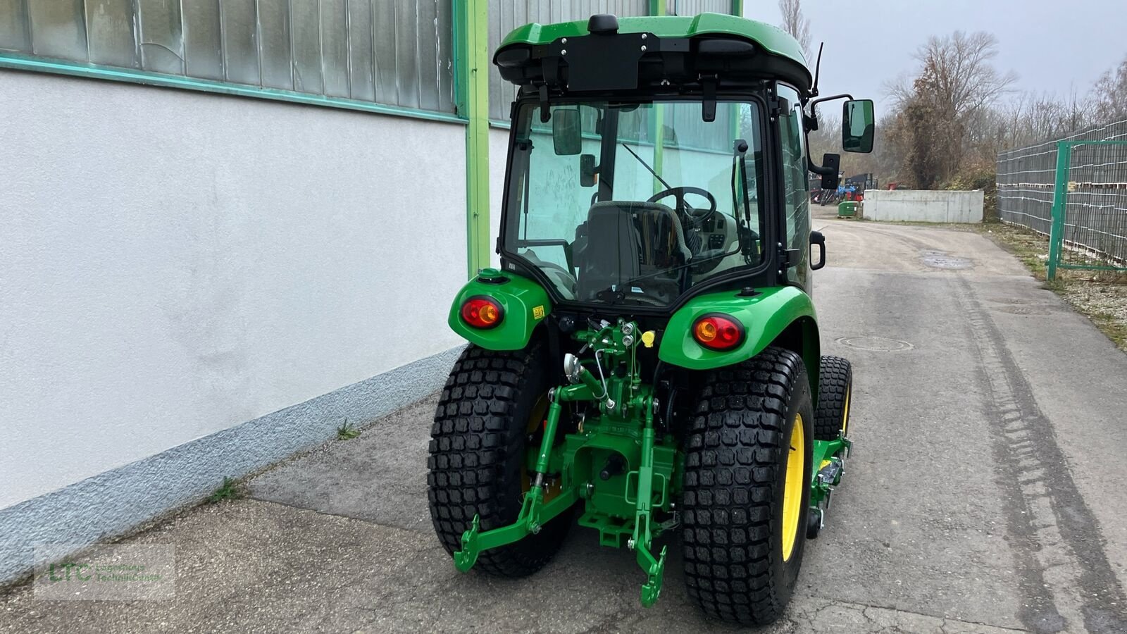 Kommunaltraktor typu John Deere 3046R, Vorführmaschine v Herzogenburg (Obrázek 8)