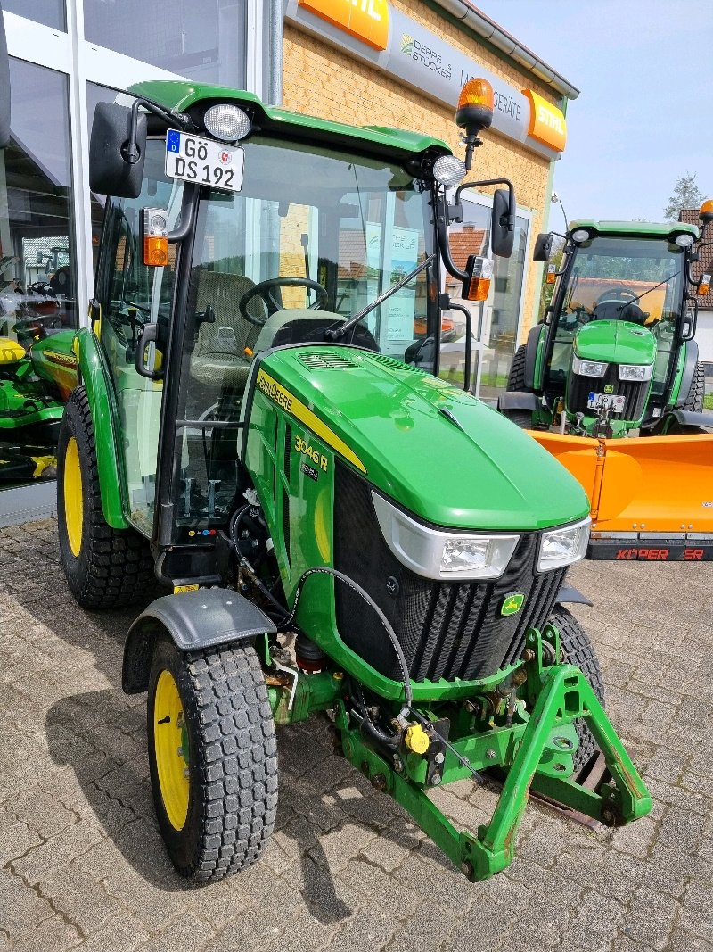 Kommunaltraktor van het type John Deere 3046R, Gebrauchtmaschine in Lauterberg/Barbis (Foto 2)