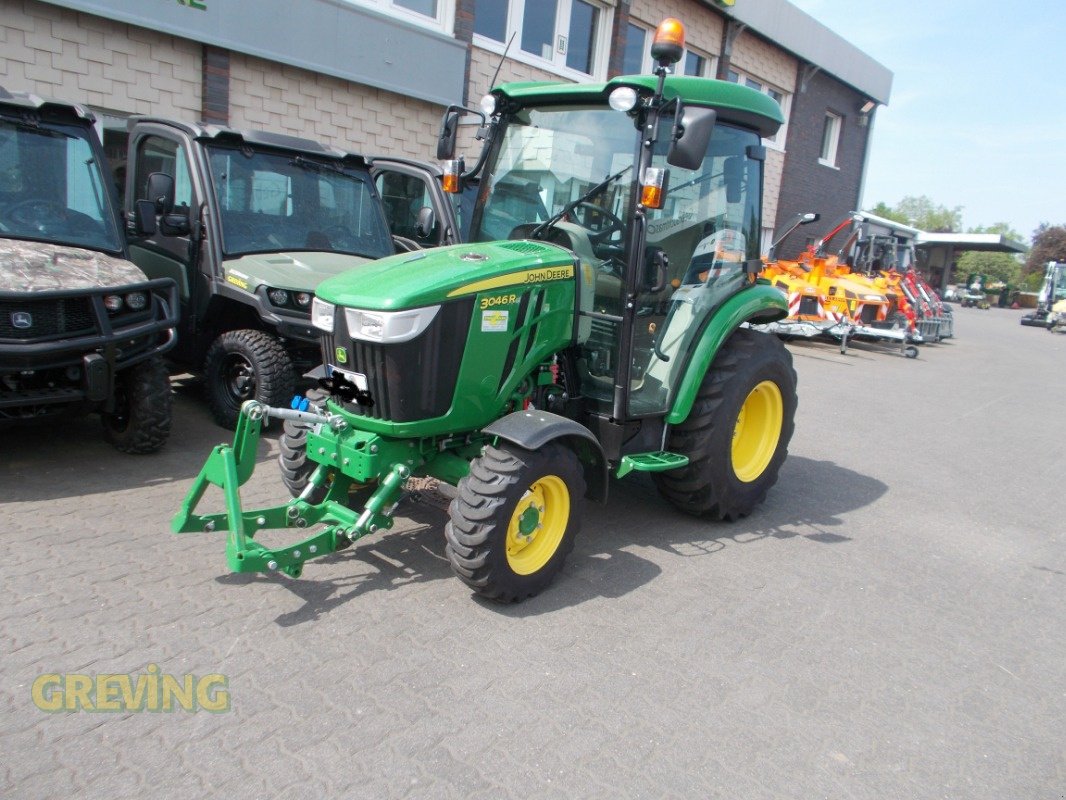 Kommunaltraktor of the type John Deere 3046R, Vorführmaschine in Wesseling-Berzdorf (Picture 1)