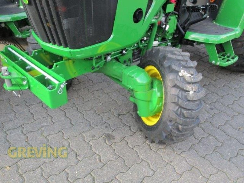 Kommunaltraktor of the type John Deere 3046R, Neumaschine in Wesseling-Berzdorf (Picture 10)