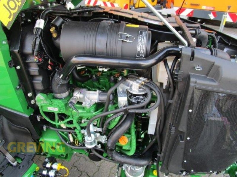 Kommunaltraktor du type John Deere 3046R, Neumaschine en Wesseling-Berzdorf (Photo 3)