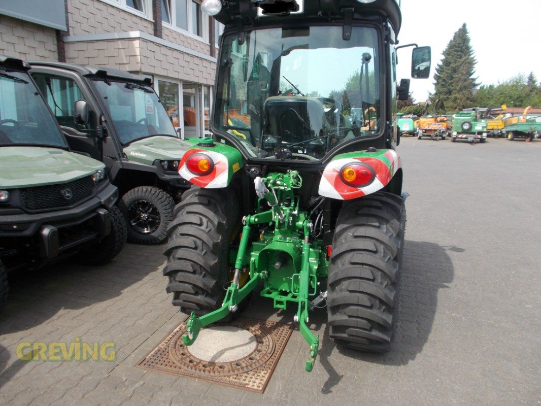 Kommunaltraktor typu John Deere 3046R, Vorführmaschine v Wesseling-Berzdorf (Obrázek 2)