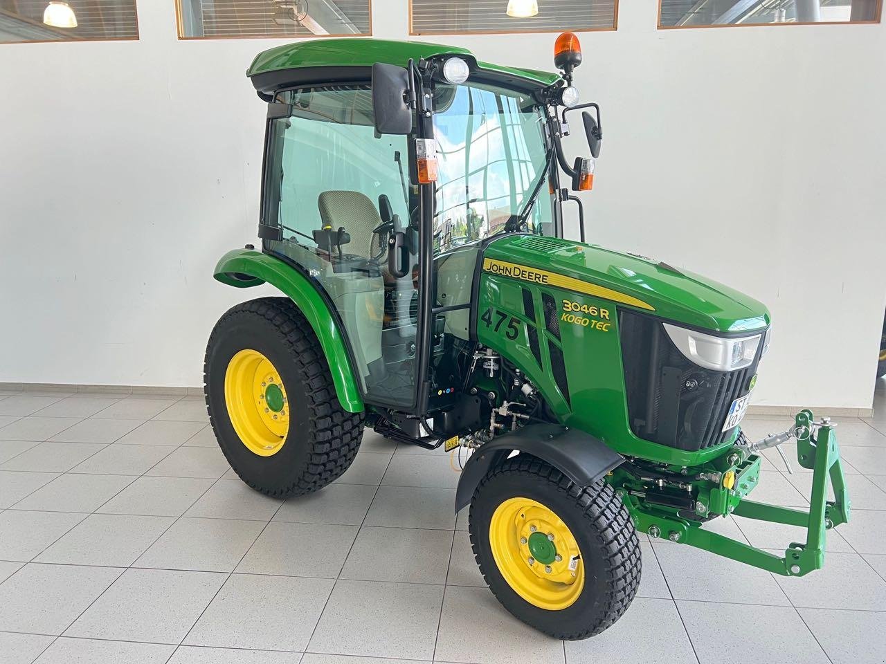 Kommunaltraktor des Typs John Deere 3046R, Gebrauchtmaschine in Neubeckum (Bild 2)