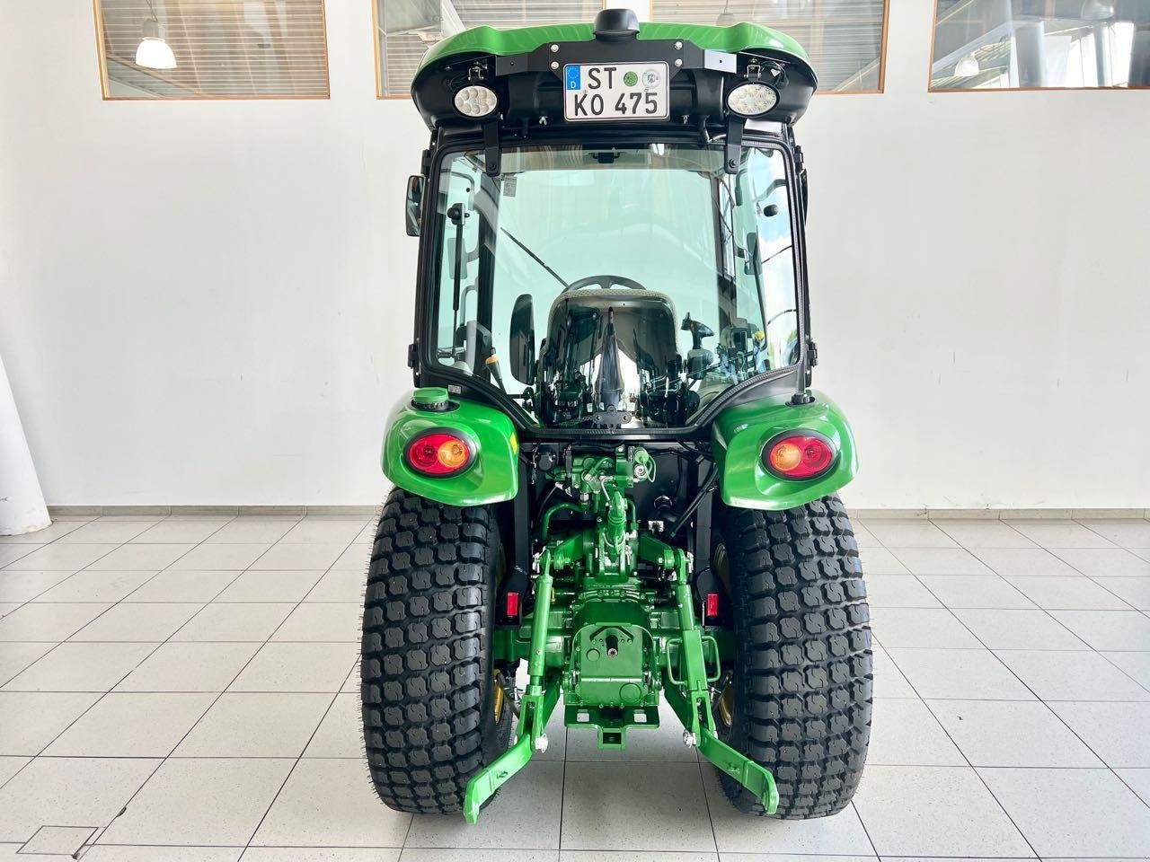 Kommunaltraktor des Typs John Deere 3046R, Gebrauchtmaschine in Neubeckum (Bild 4)