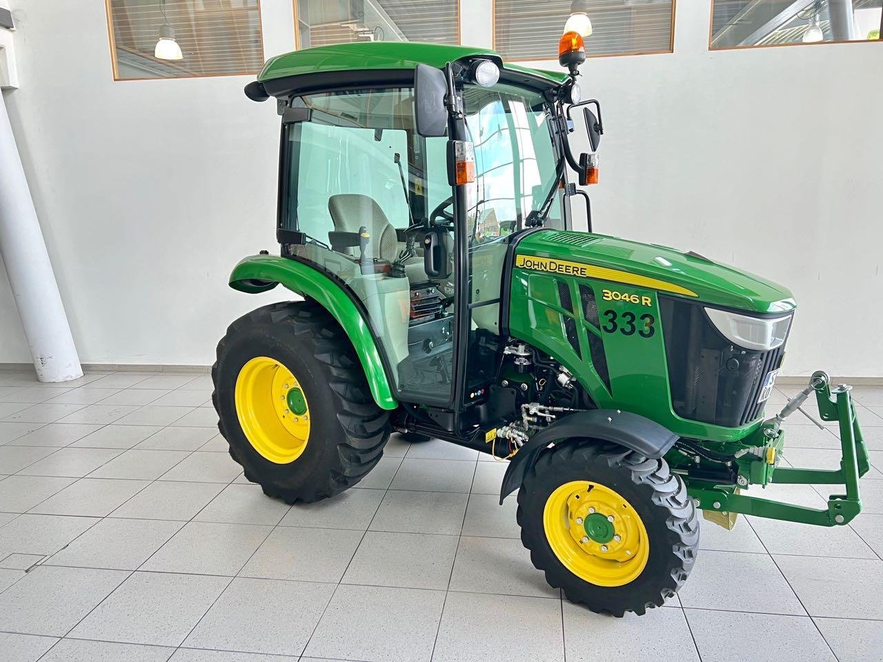 Kommunaltraktor typu John Deere 3046R, Gebrauchtmaschine w Neubeckum (Zdjęcie 2)