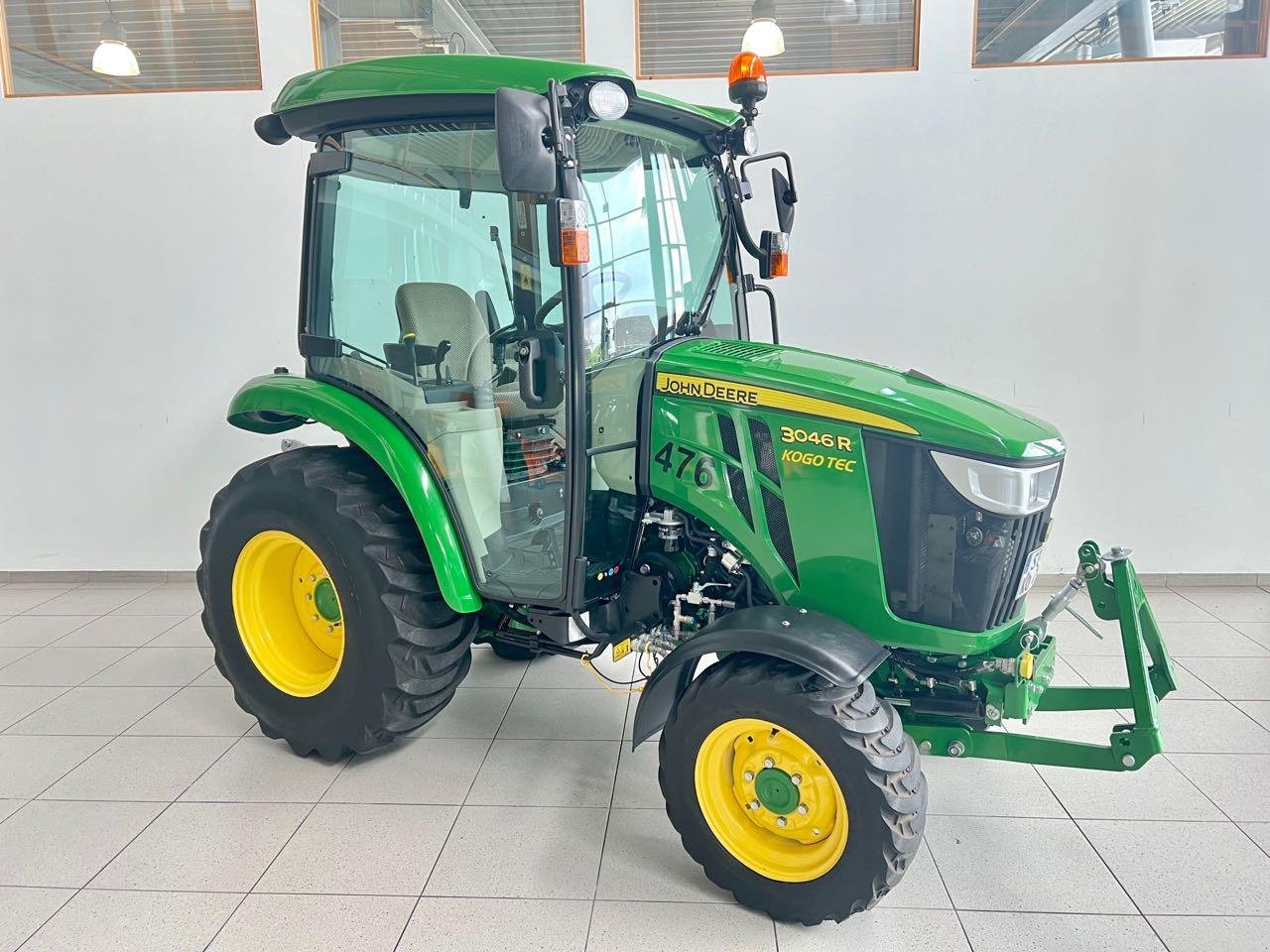 Kommunaltraktor of the type John Deere 3046R, Gebrauchtmaschine in Neubeckum (Picture 2)