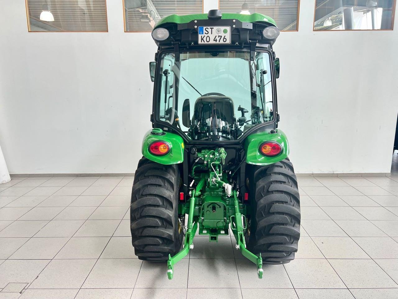 Kommunaltraktor des Typs John Deere 3046R, Gebrauchtmaschine in Neubeckum (Bild 4)