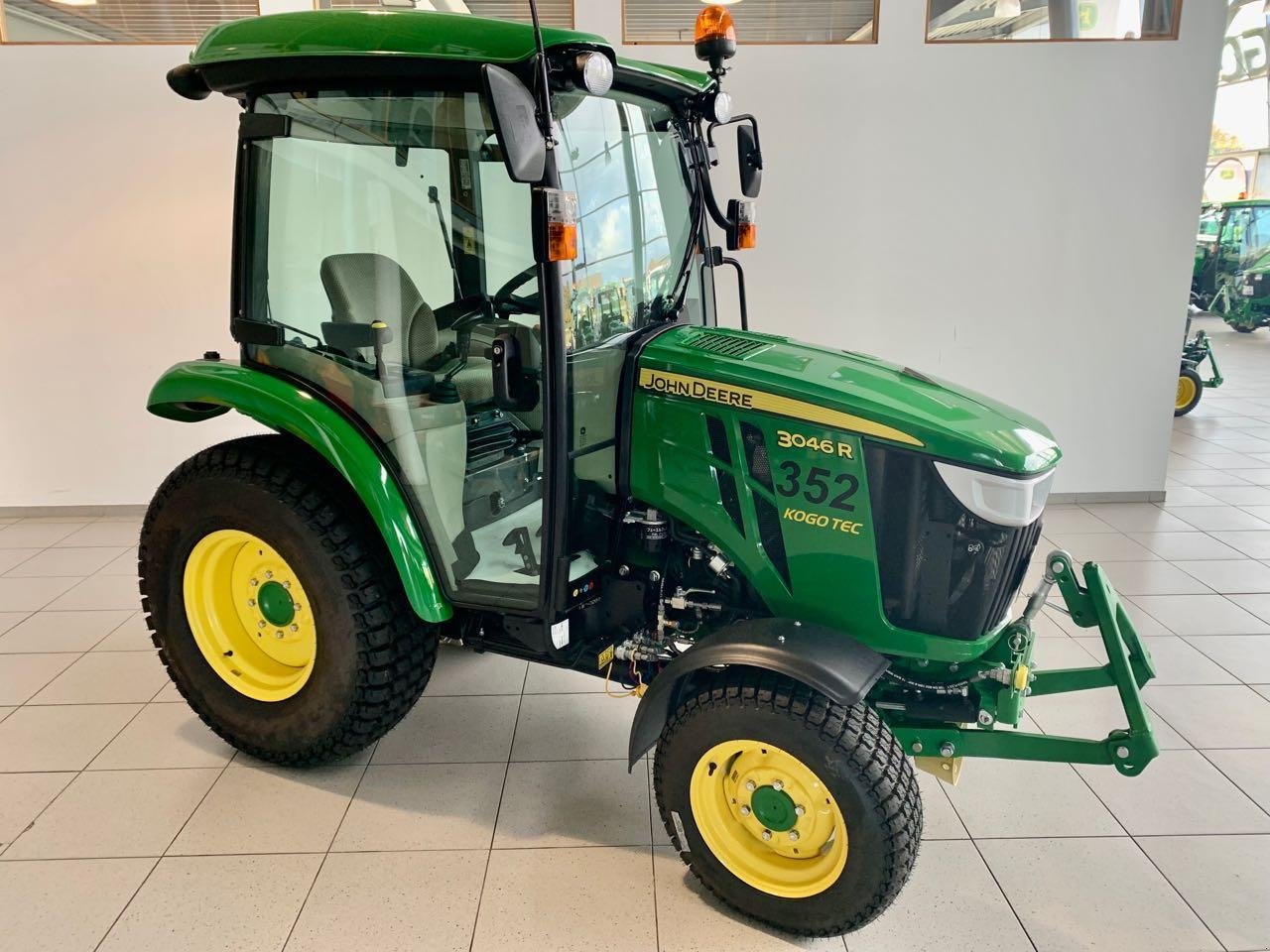 Kommunaltraktor of the type John Deere 3046R, Gebrauchtmaschine in Neubeckum (Picture 2)