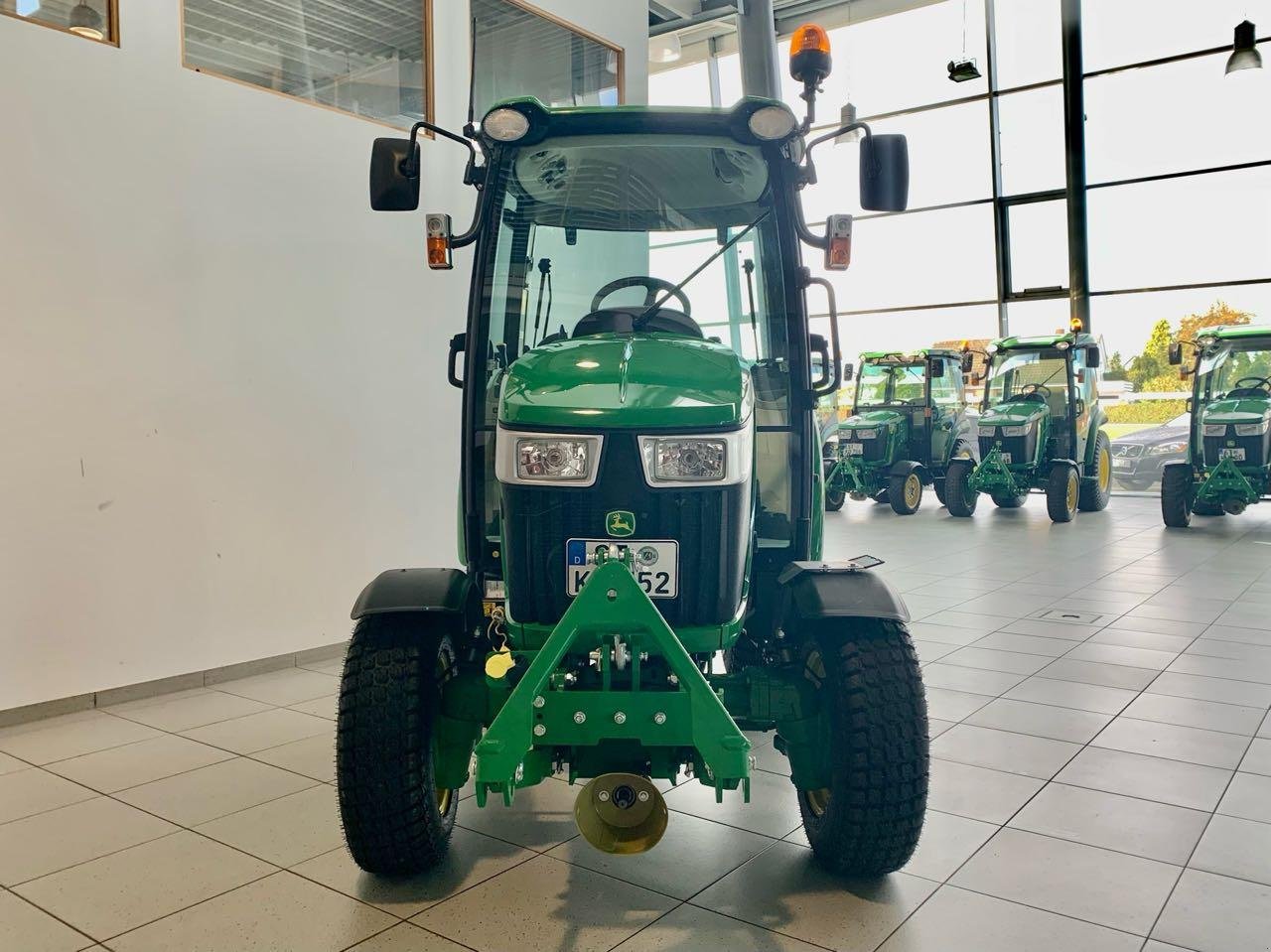 Kommunaltraktor Türe ait John Deere 3046R, Gebrauchtmaschine içinde Neubeckum (resim 3)