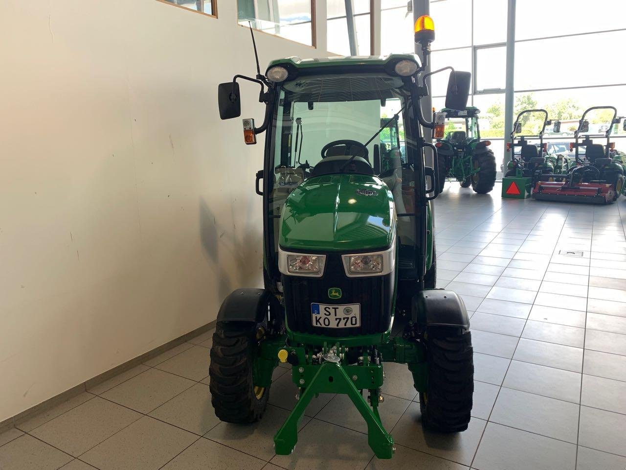 Kommunaltraktor del tipo John Deere 3046R, Gebrauchtmaschine en Neubeckum (Imagen 3)