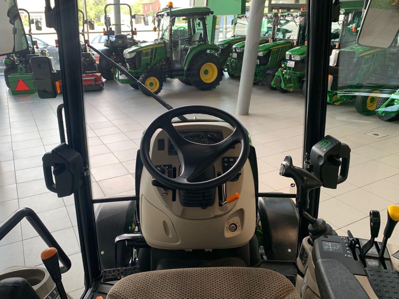 Kommunaltraktor of the type John Deere 3046R, Gebrauchtmaschine in Neubeckum (Picture 5)