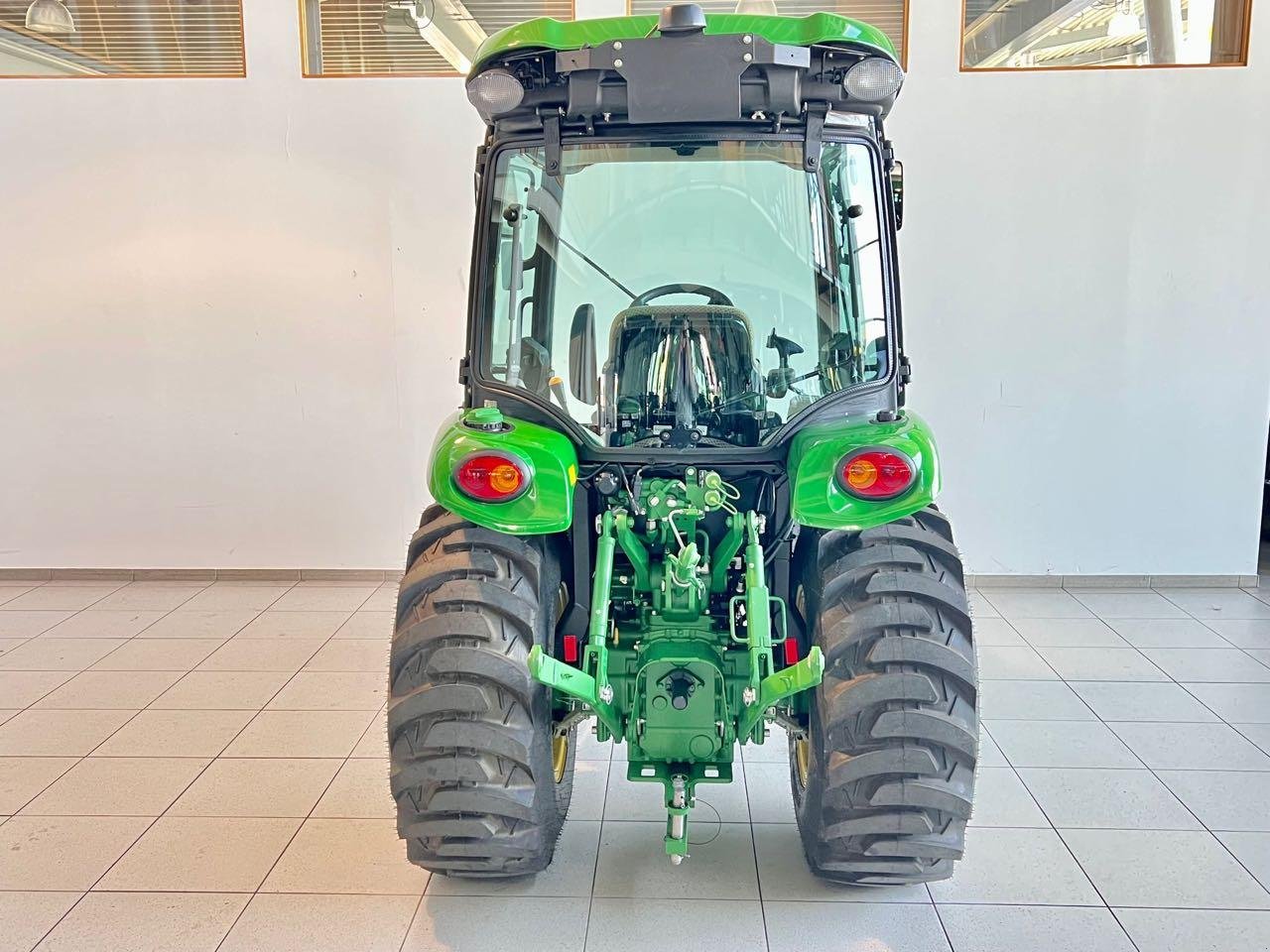 Kommunaltraktor του τύπου John Deere 3046R, Gebrauchtmaschine σε Neubeckum (Φωτογραφία 3)