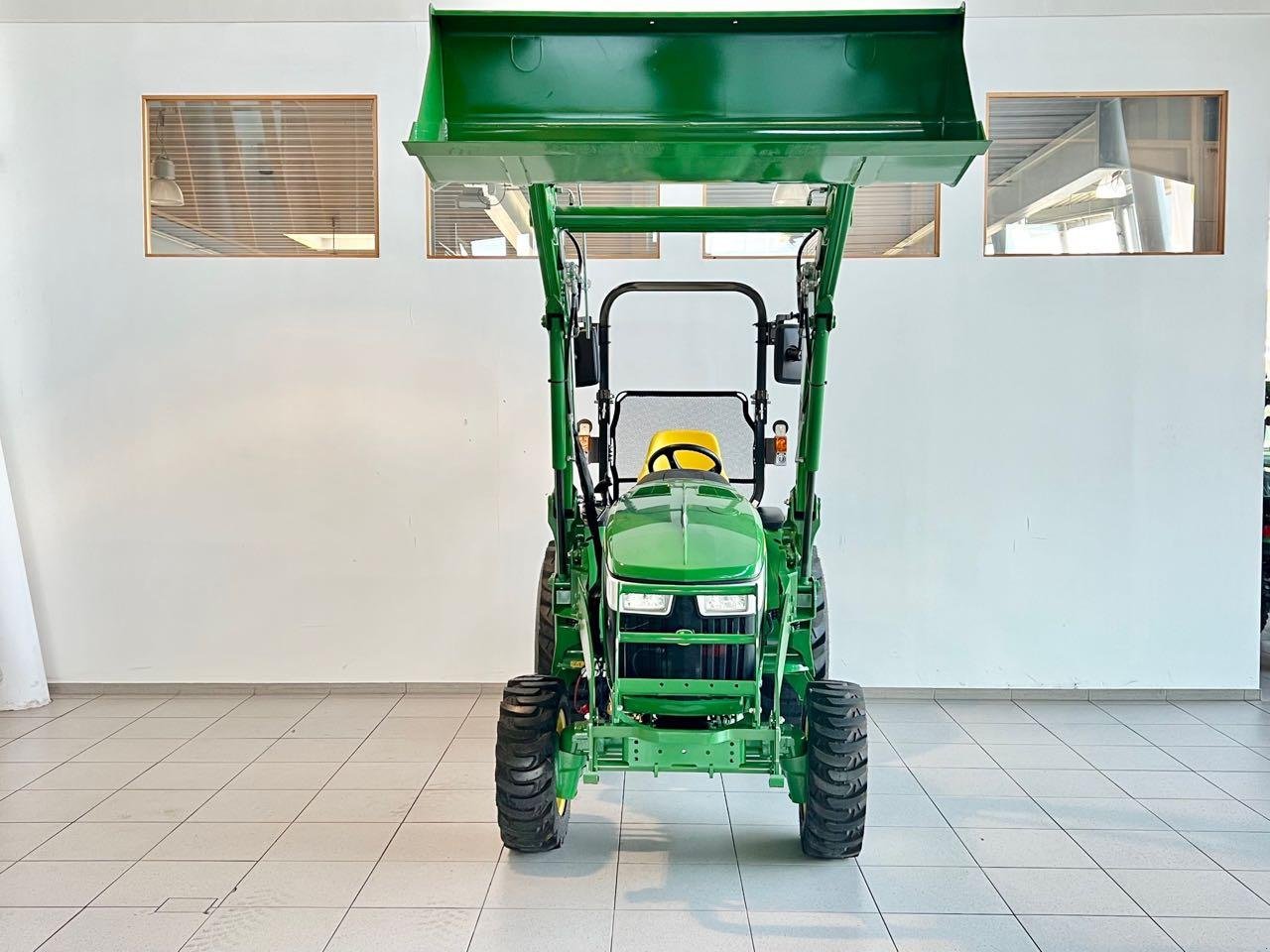 Kommunaltraktor Türe ait John Deere 3046R, Gebrauchtmaschine içinde Neubeckum (resim 4)