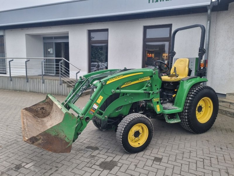 Kommunaltraktor Türe ait John Deere 3320, Gebrauchtmaschine içinde Neubrandenburg