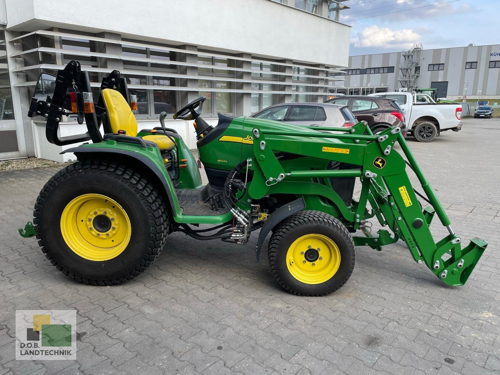 Kommunaltraktor типа John Deere 3520 e-hydro, Gebrauchtmaschine в Regensburg (Фотография 4)