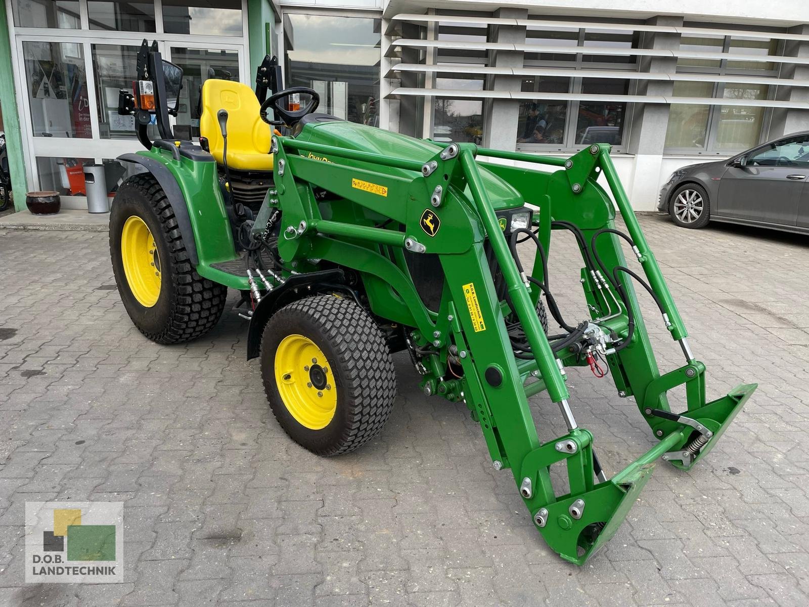 Kommunaltraktor типа John Deere 3520 e-hydro, Gebrauchtmaschine в Regensburg (Фотография 3)