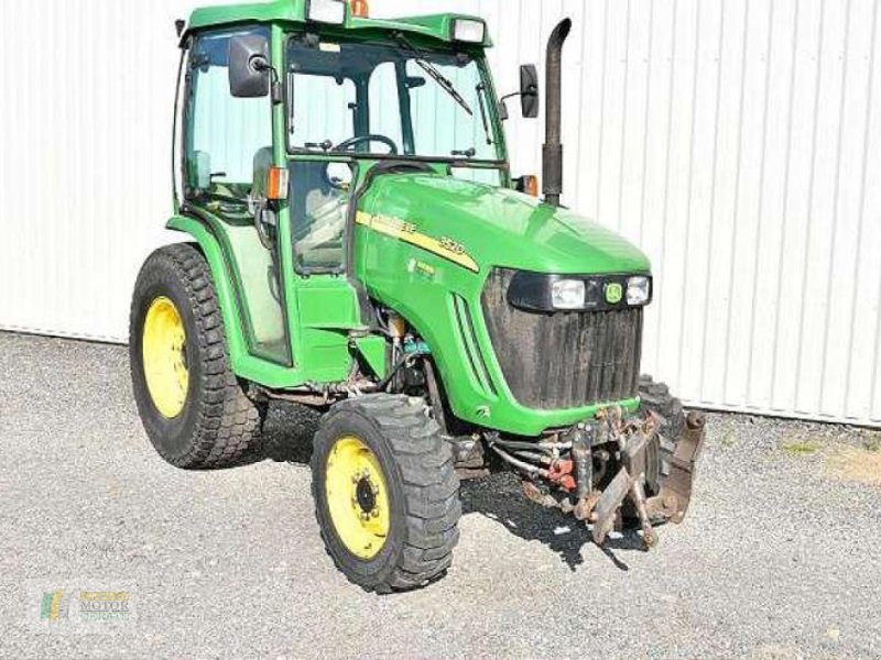 Kommunaltraktor des Typs John Deere 3520 KOMPAKTTRAKTOR, Gebrauchtmaschine in Bredstedt