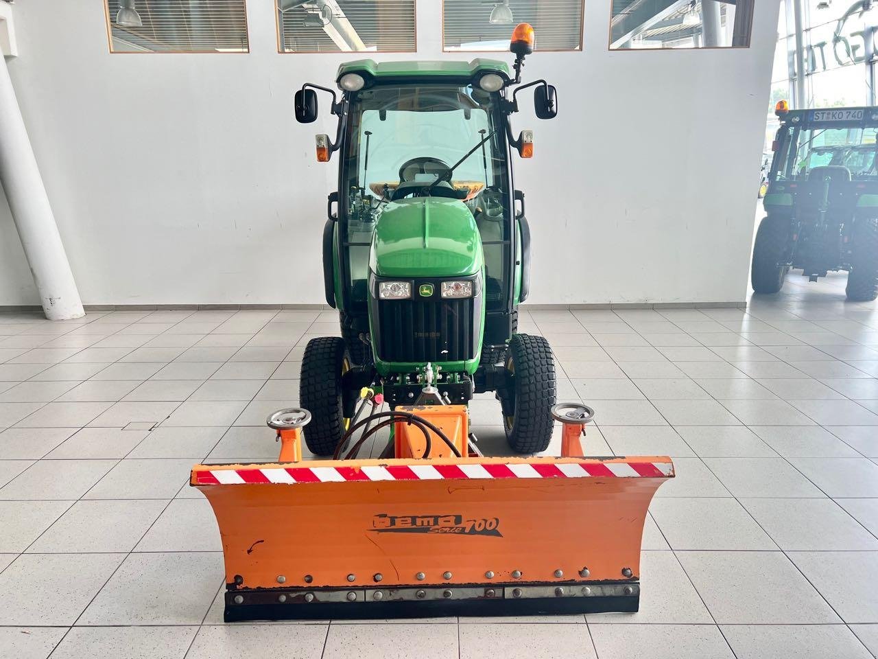 Kommunaltraktor of the type John Deere 3520, Gebrauchtmaschine in Neubeckum (Picture 3)