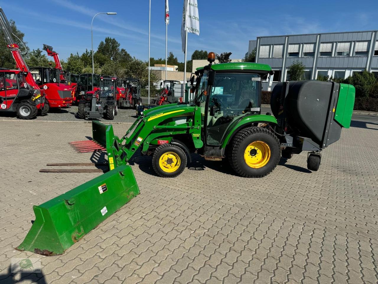 Kommunaltraktor tipa John Deere 3720, Gebrauchtmaschine u Münchberg (Slika 2)