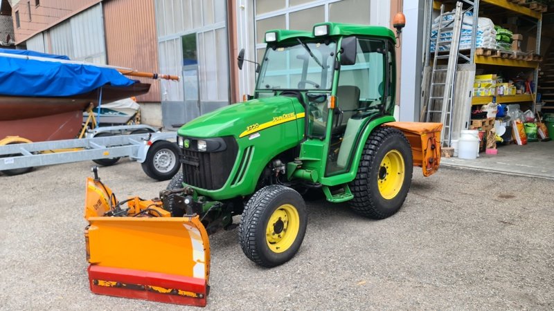 Kommunaltraktor van het type John Deere 3720, Gebrauchtmaschine in Altendorf (Foto 1)