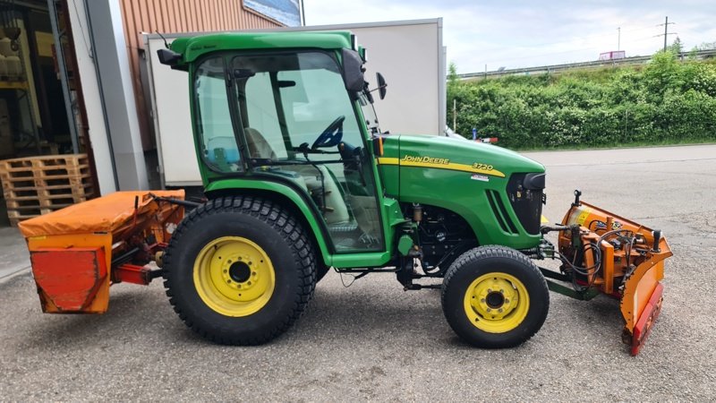 Kommunaltraktor of the type John Deere 3720, Gebrauchtmaschine in Altendorf (Picture 5)