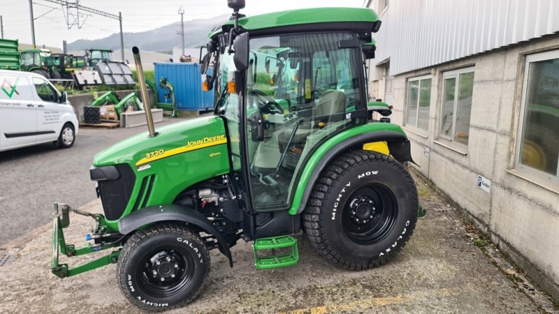 Kommunaltraktor du type John Deere 3720, Gebrauchtmaschine en Altendorf (Photo 3)