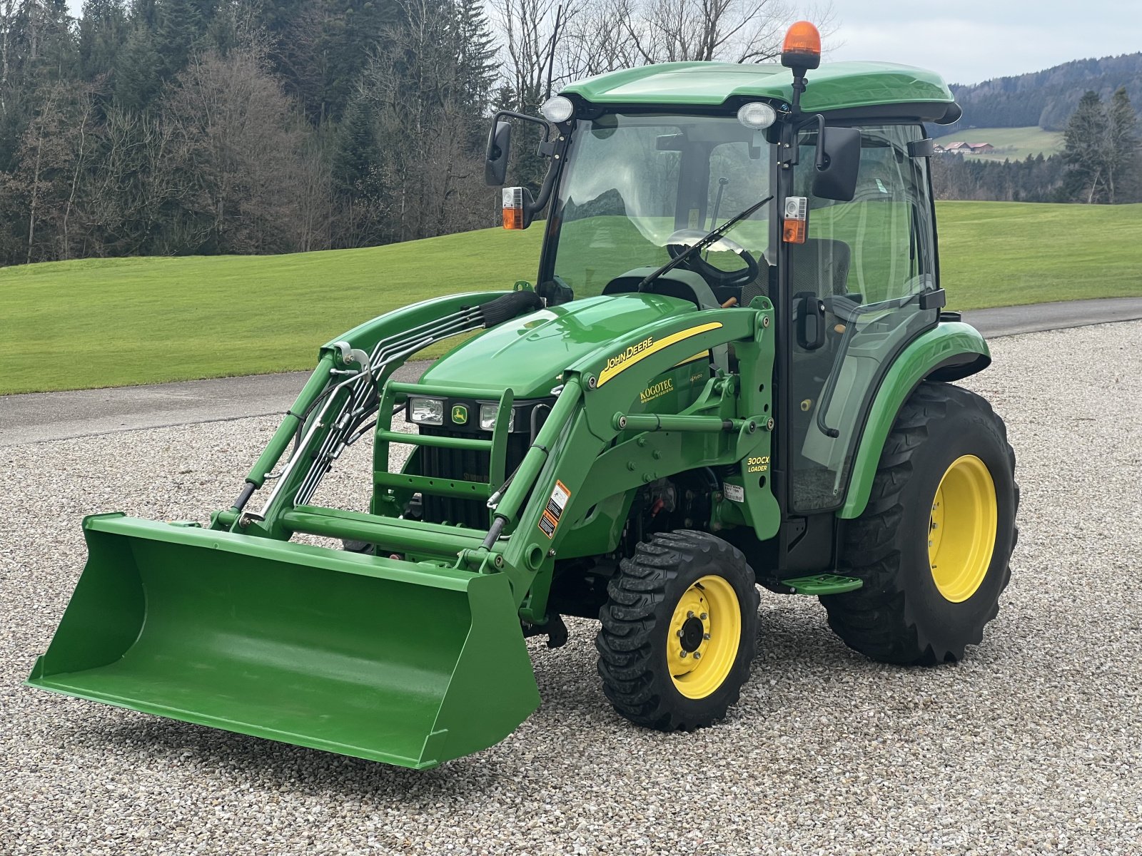 Kommunaltraktor za tip John Deere 3720, Gebrauchtmaschine u Mondsee (Slika 1)