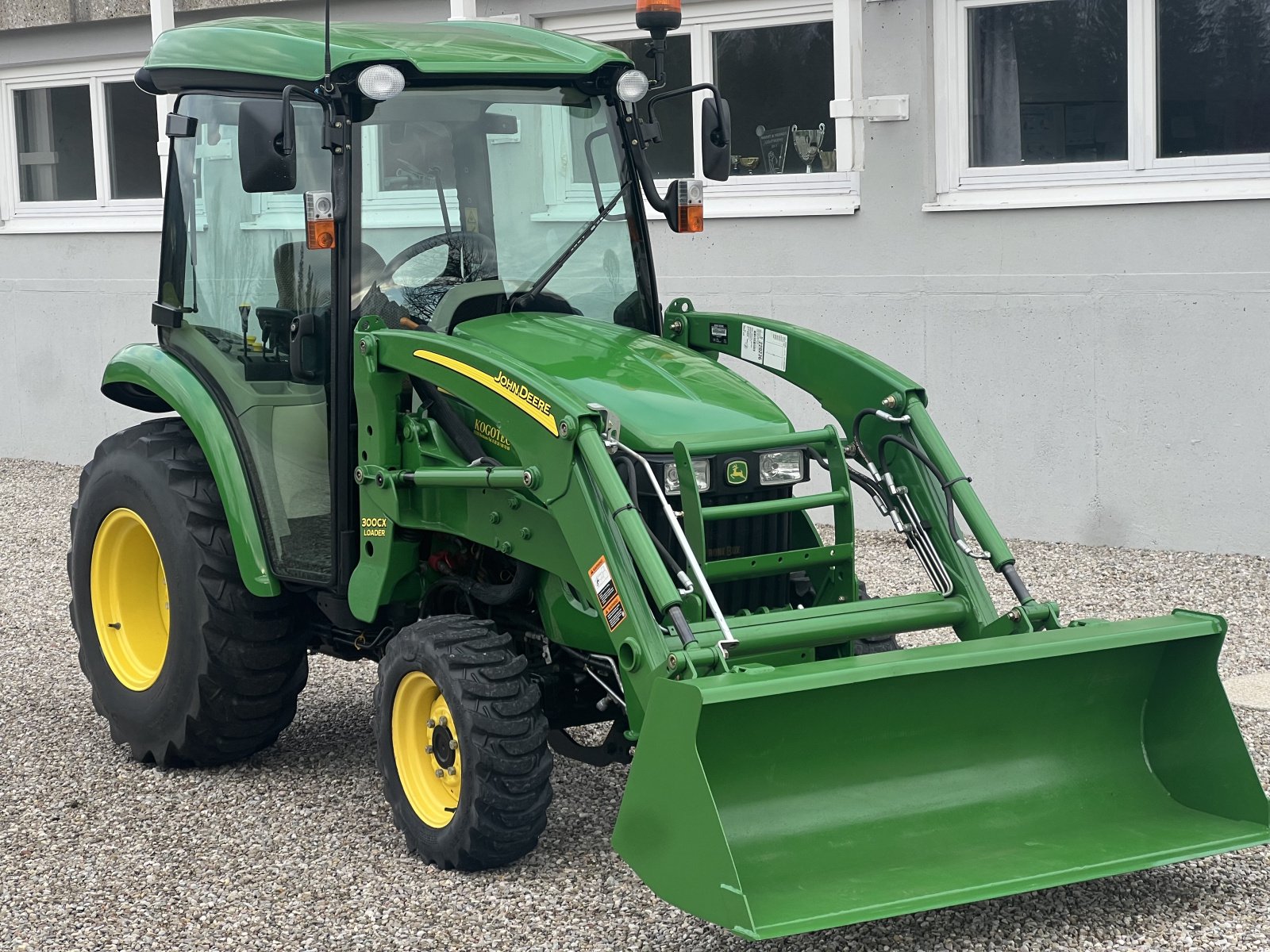 Kommunaltraktor za tip John Deere 3720, Gebrauchtmaschine u Mondsee (Slika 2)