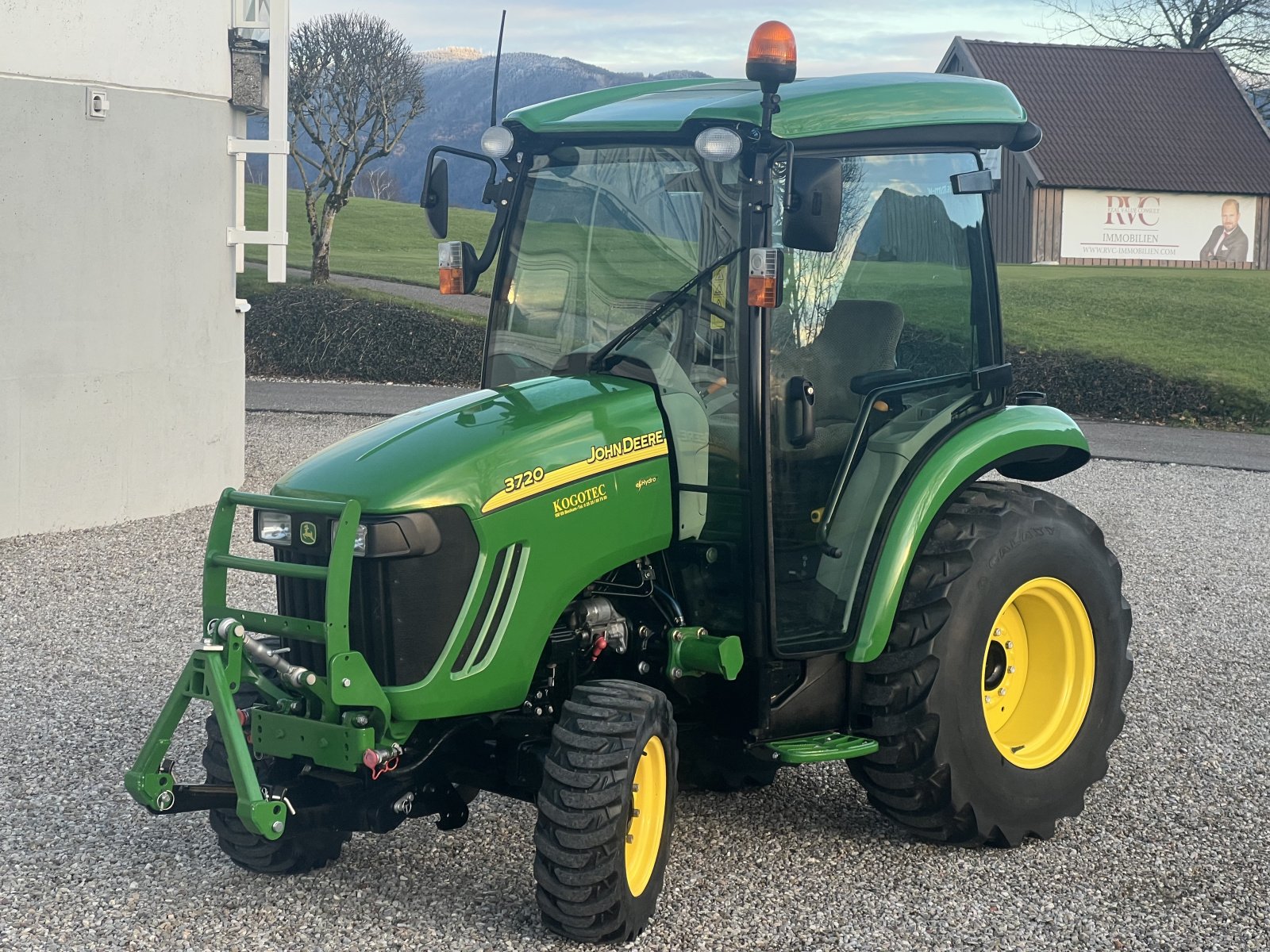 Kommunaltraktor za tip John Deere 3720, Gebrauchtmaschine u Mondsee (Slika 4)