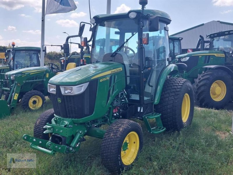 Kommunaltraktor of the type John Deere 4052R, Neumaschine in Wittlich (Picture 1)