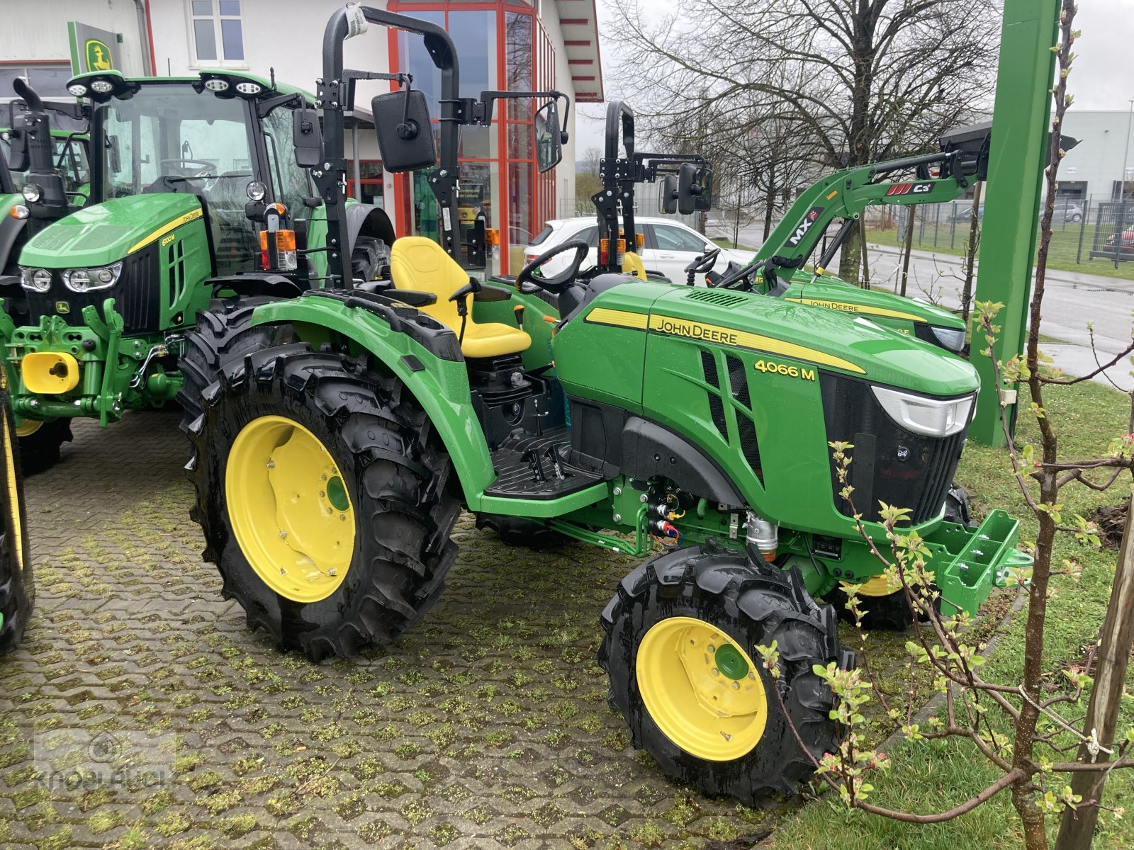 Kommunaltraktor des Typs John Deere 4066M, Neumaschine in Stockach (Bild 6)