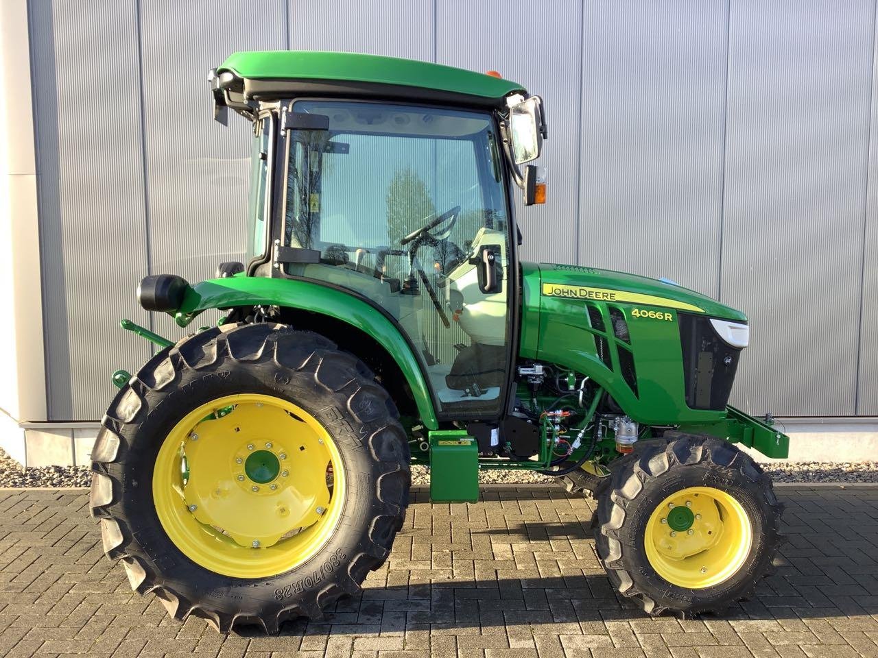 Kommunaltraktor Türe ait John Deere 4066R, Neumaschine içinde Greven (resim 4)