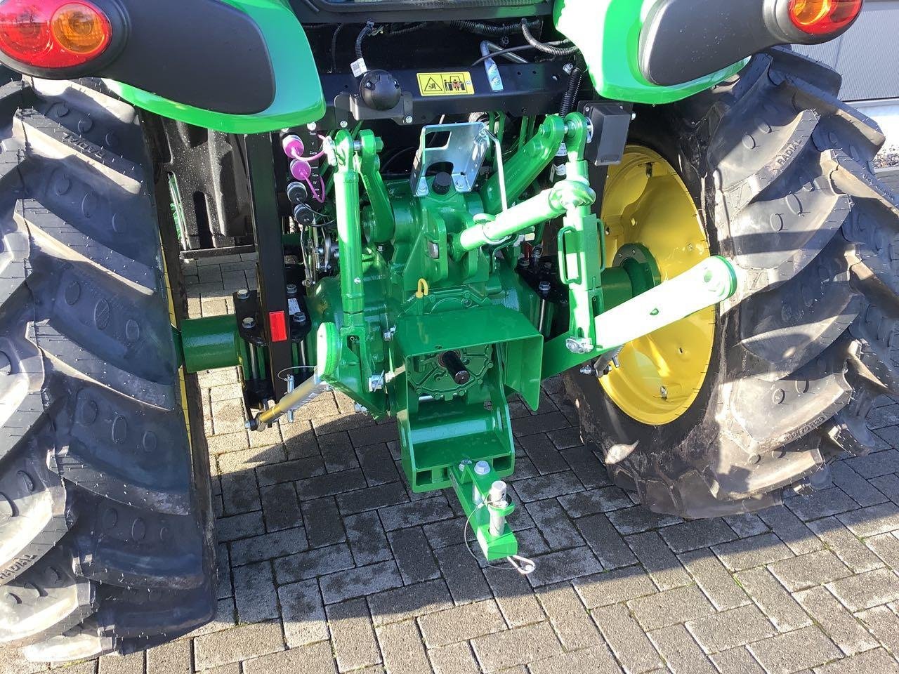 Kommunaltraktor van het type John Deere 4066R, Neumaschine in Greven (Foto 7)