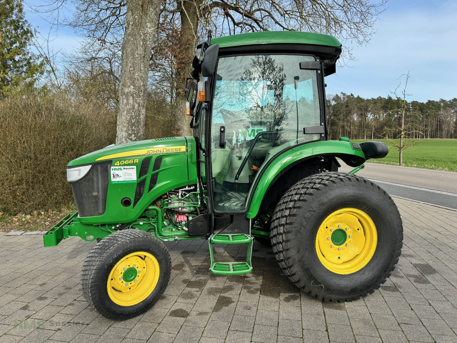 Kommunaltraktor типа John Deere 4066R, Gebrauchtmaschine в Weidenbach (Фотография 1)