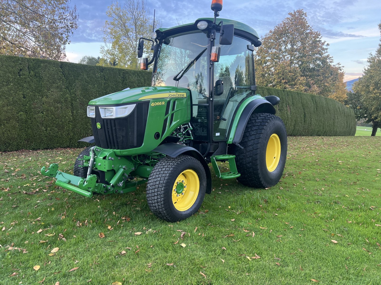 Kommunaltraktor tip John Deere 4066R, Gebrauchtmaschine in Mondsee (Poză 2)