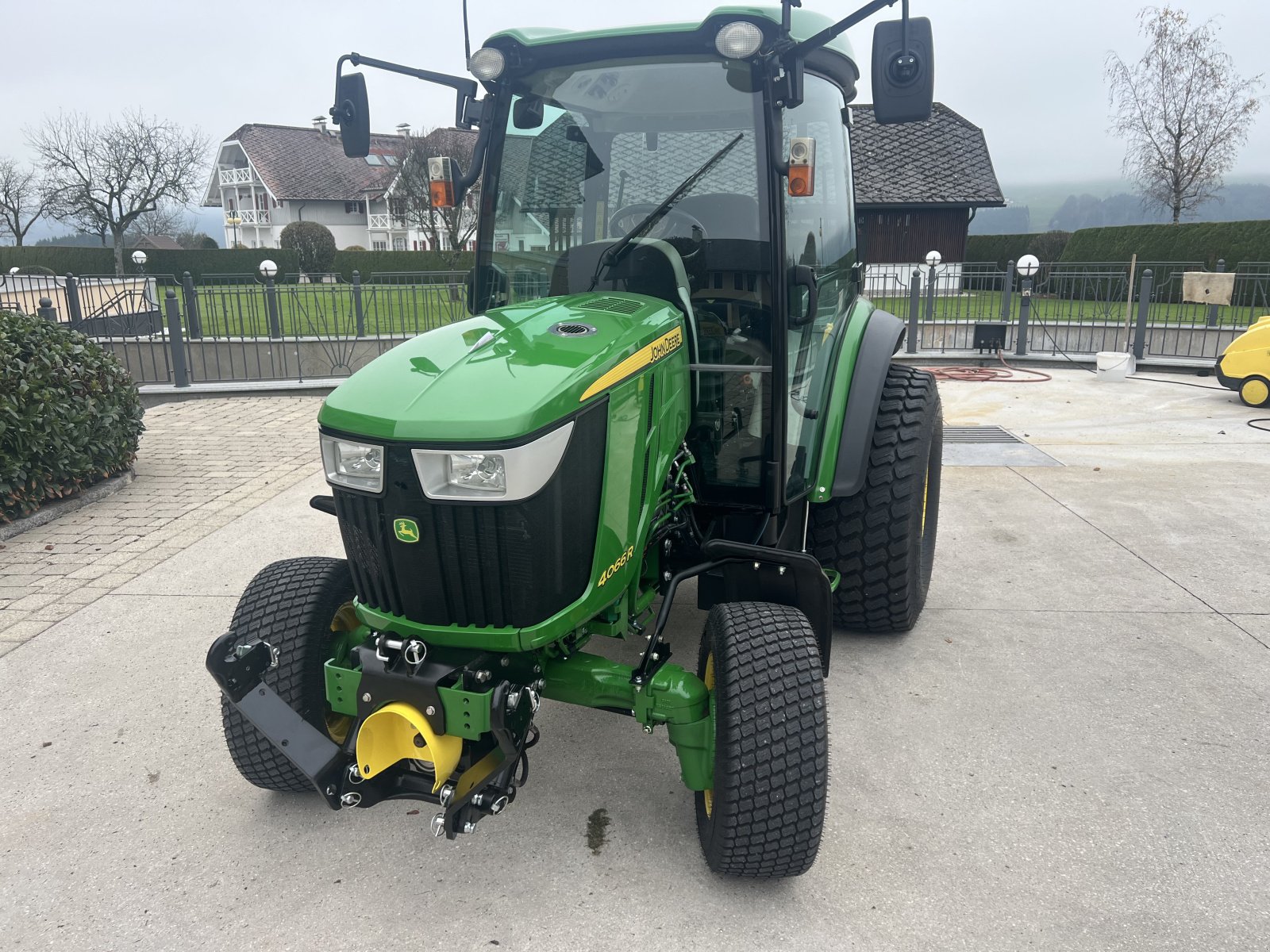 Kommunaltraktor a típus John Deere 4066R, Gebrauchtmaschine ekkor: Mondsee (Kép 1)