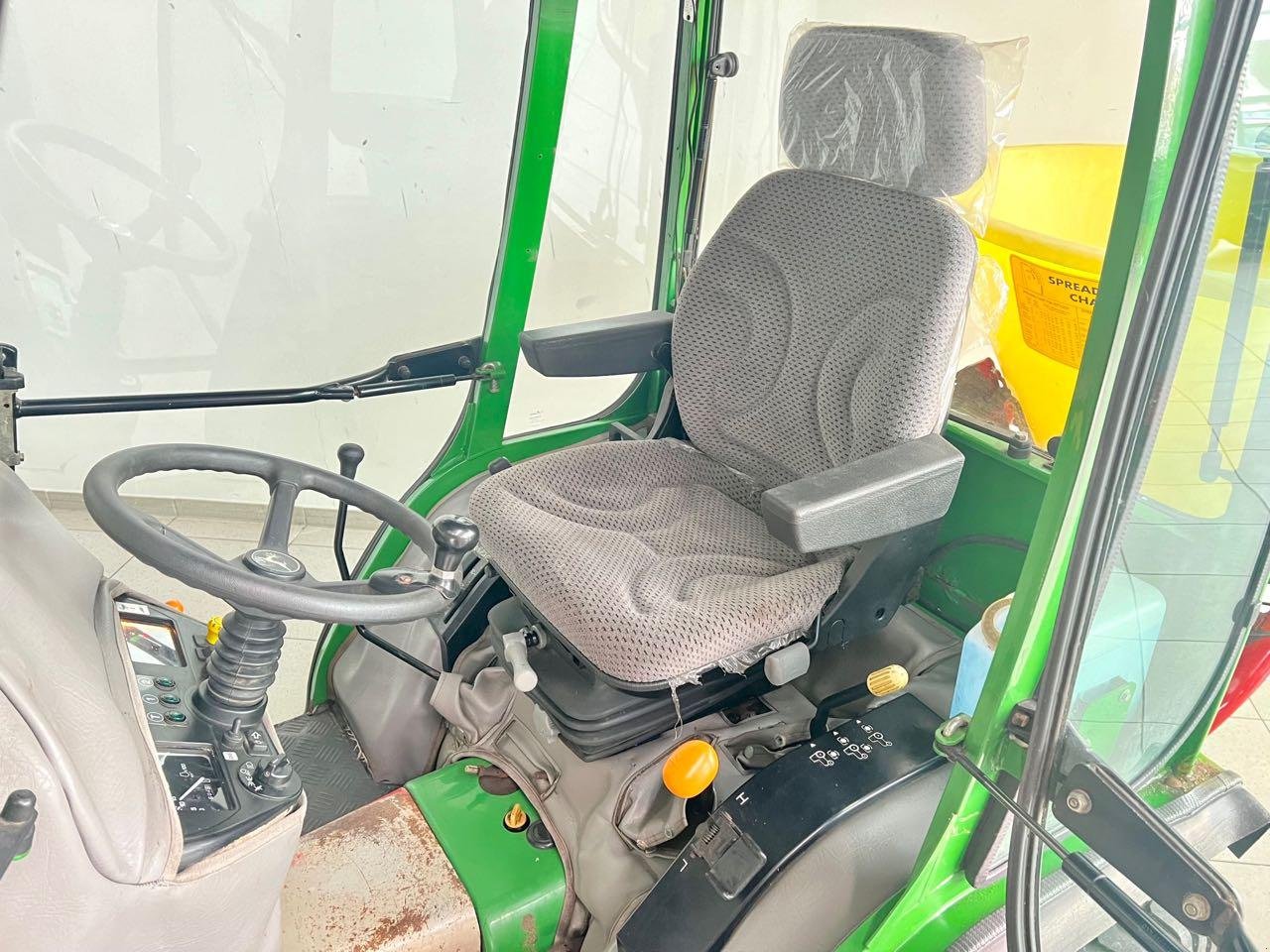 Kommunaltraktor Türe ait John Deere 4110, Gebrauchtmaschine içinde Neubeckum (resim 2)