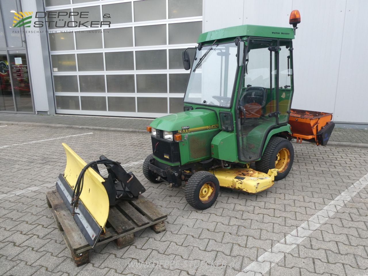 Kommunaltraktor del tipo John Deere 415, Gebrauchtmaschine en Lauterberg/Barbis (Imagen 2)